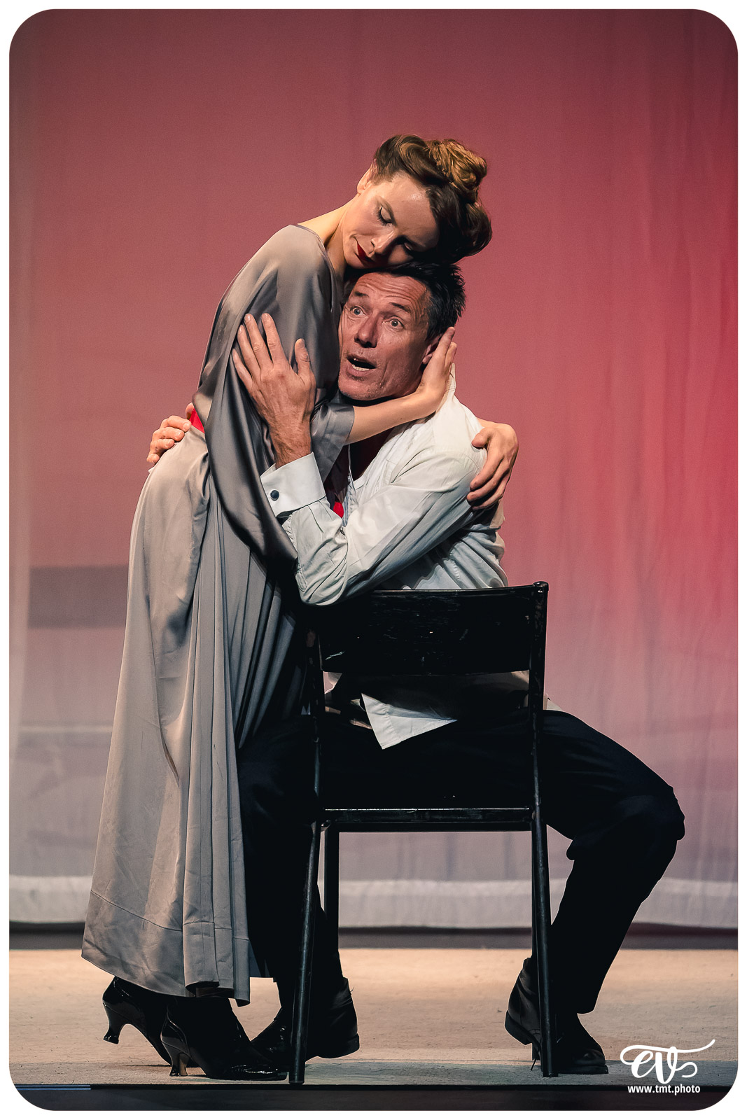 UN FIL A LA PATTE (CIE VIVA)